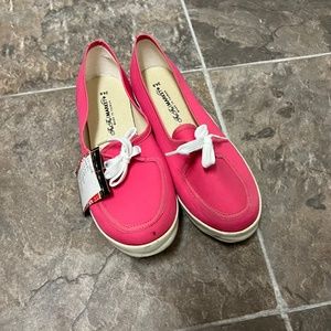 Ladies canvas shoes
